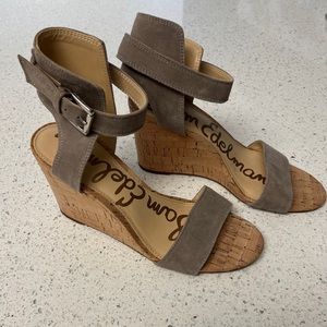 Sam Edelman strappy wedge heel sandals. Color is a taupe nude suede. 7.5